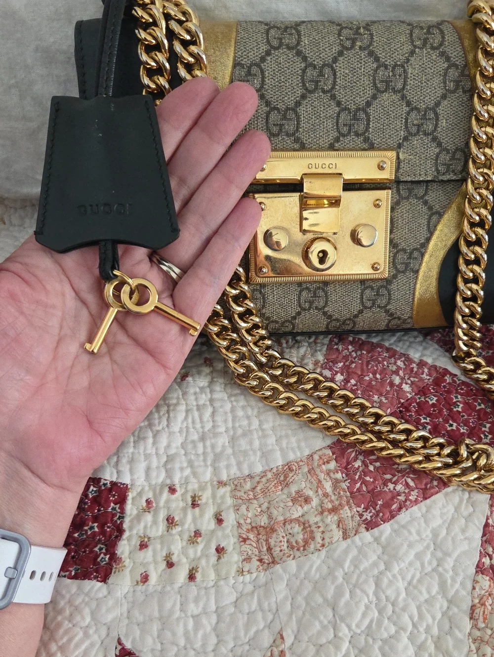 Gucci GG Supreme Shoulder Bag in Brown, Black & Gold